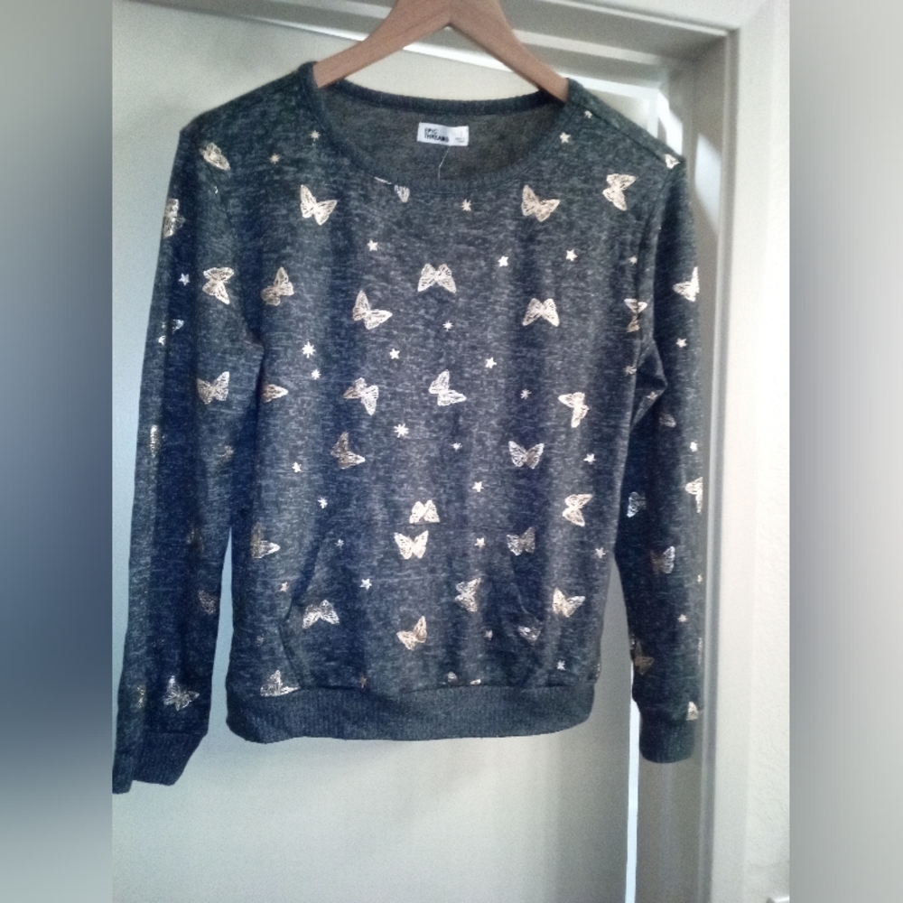 🍀Epic Threads Charcoal Butterfly Sweater